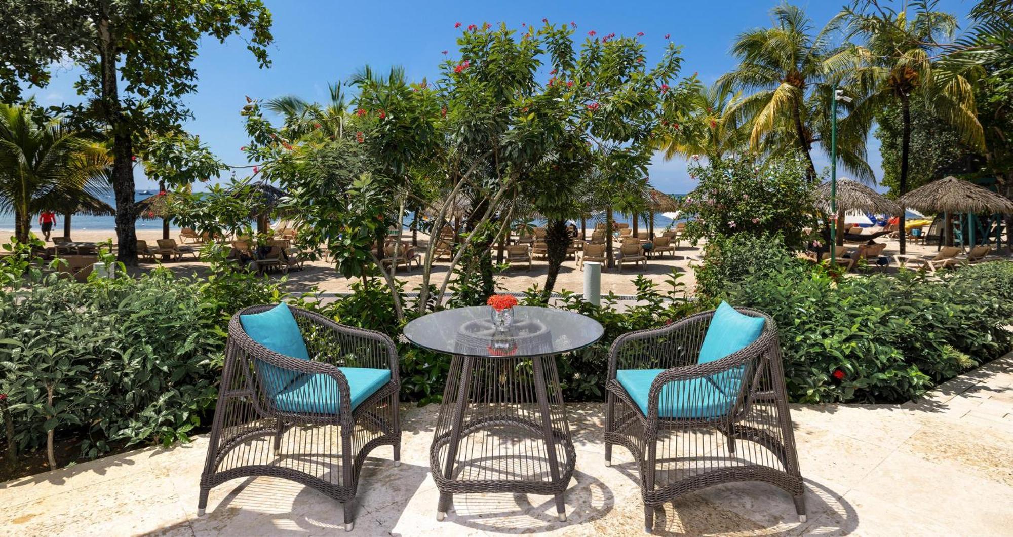 Honeymoon Beachfront Two Story One Bedroom Butler Villa Suite Tranquility Soaking Tub,1642974530:JPEG